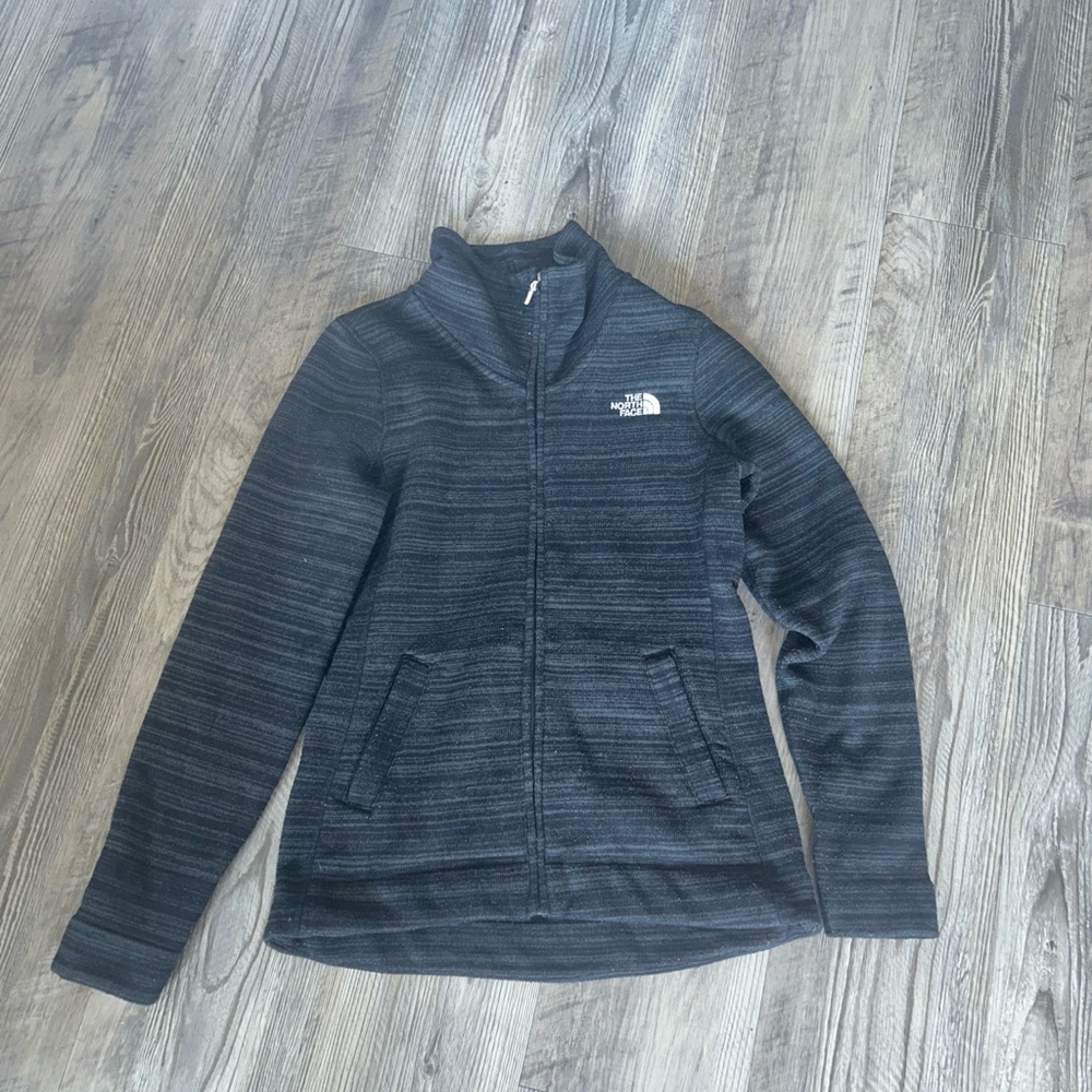 Woman’s size small north face zip up sweater
